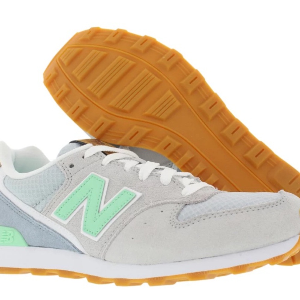 New balance 696